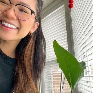 Meet your Posher, Yona